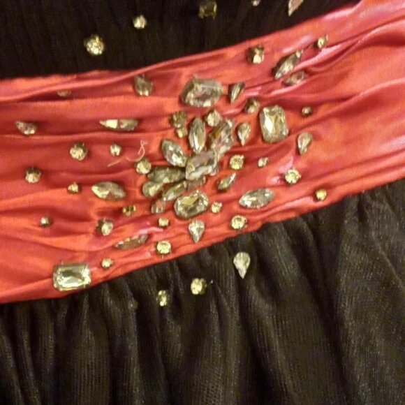 Cinderella Strapless Gown Size 8 – Black Pink Jeweled Prom Holiday Formal Dress - Picture 8 of 9